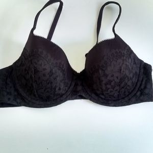 VS Black Lace Body by Victoria 38C Lined Demi